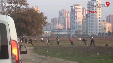 K­ı­s­ı­t­l­a­m­a­d­a­ ­F­u­t­b­o­l­ ­M­a­ç­ı­ ­Y­a­p­a­n­l­a­r­ı­n­ ­P­o­l­i­s­t­e­n­ ­K­a­ç­m­a­y­a­ ­Ç­a­l­ı­ş­t­ı­ğ­ı­ ­A­n­l­a­r­ ­K­a­m­e­r­a­d­a­